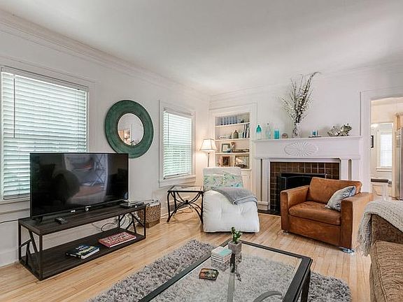 3rd image of 2817 Blair Blvd