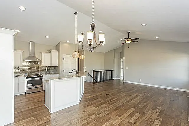 615 NE Bowman Dr — Photo 2