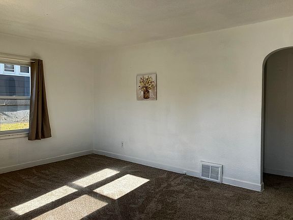 3rd image of 2315 Green St