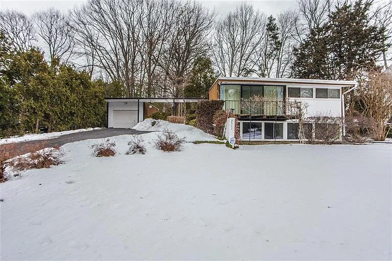 2511 Hawthorn Rd photo 1