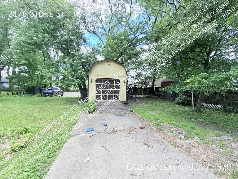 2176 Stone St — Photo 2