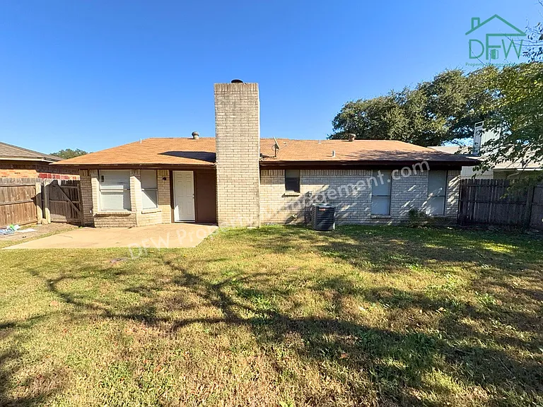6920 Misty Meadow Dr S — Photo 2