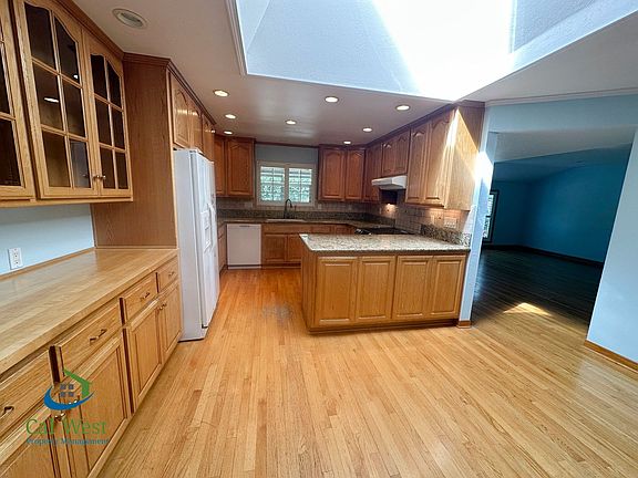 3rd image of 348 El Molino Way