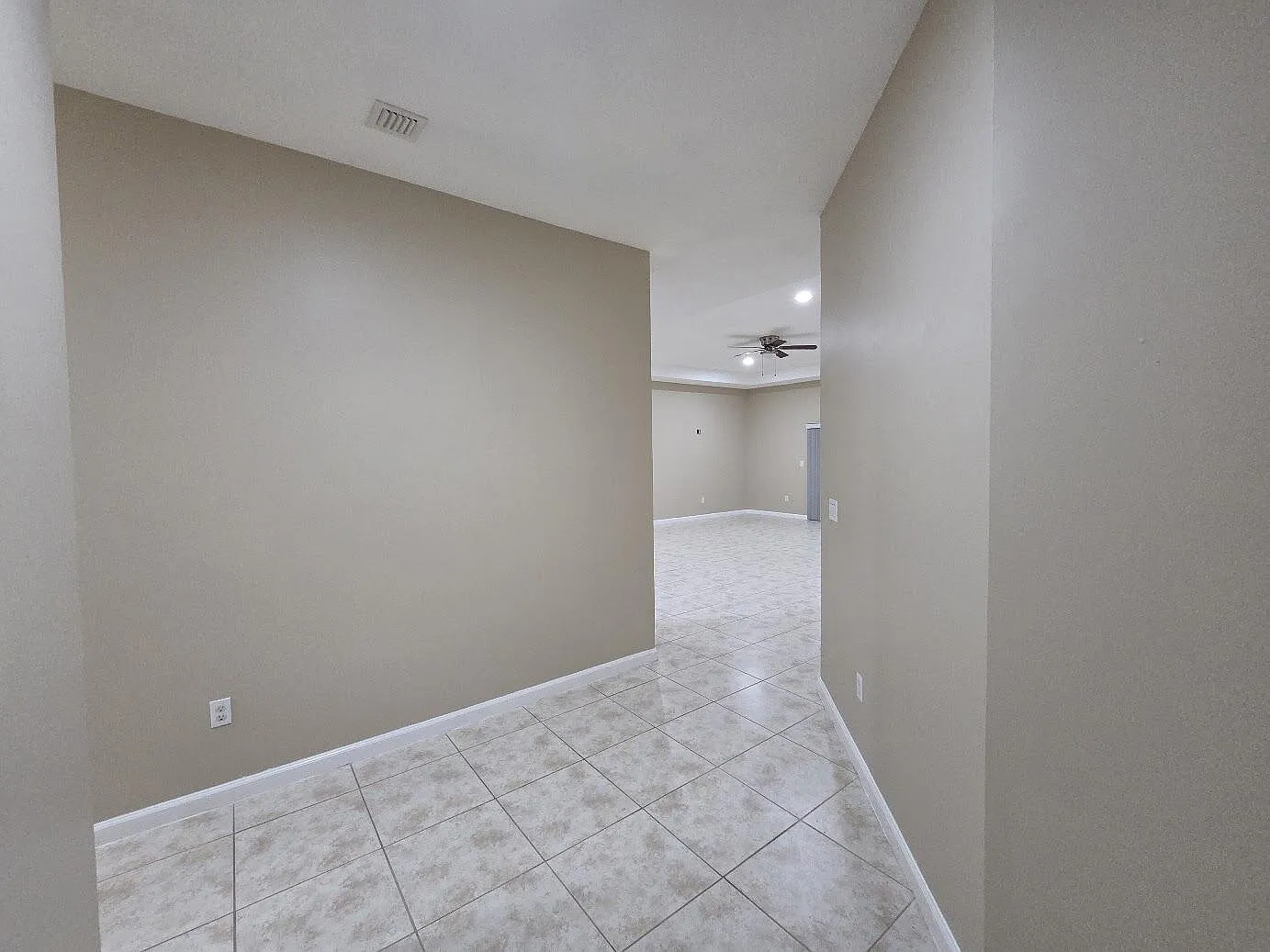 3 bed, 2.0 bath, 1712 sqft, $2,600 — Photo 3