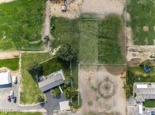 1390 Gibson Rd, Selah, WA 98942