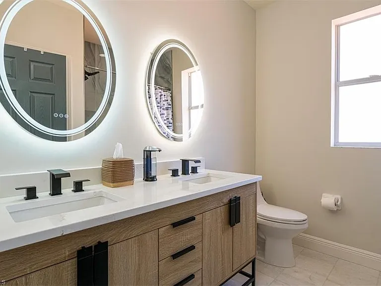 7703 Martino Cir — Photo 30