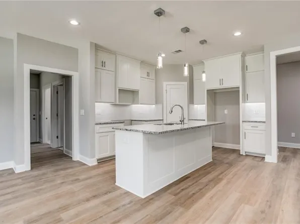 313 N Pearl St, Paola, KS 66071