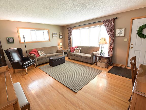 3rd image of 407 22nd Ave S