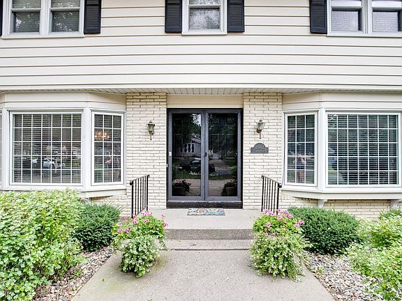 2nd image of 2082 Cameron Cir