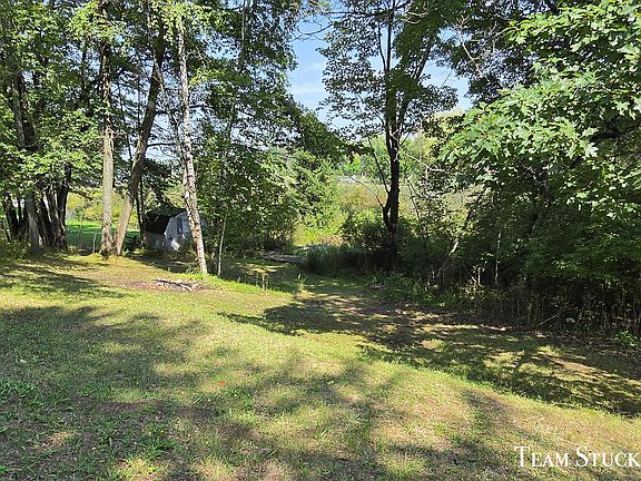5th image of 18542 Nine Mile Rd