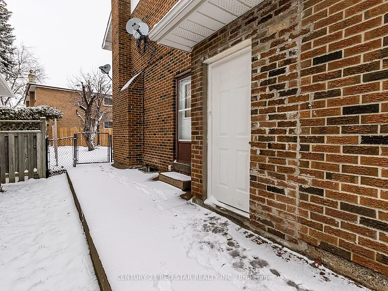 440 Rutherford Rd N — Photo 7