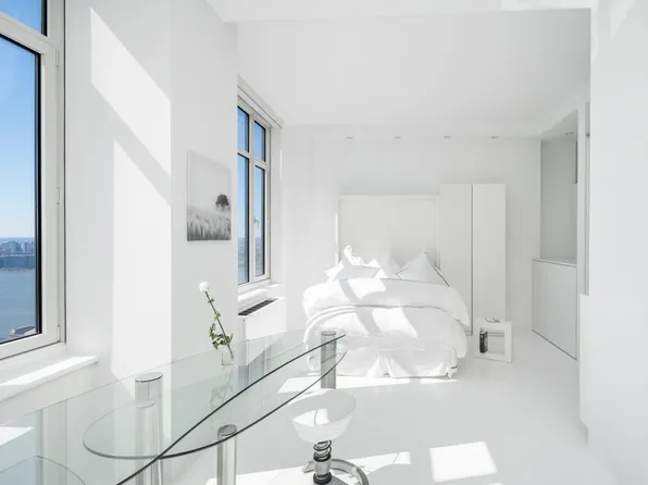 635 West 42nd Street image 14 of 19