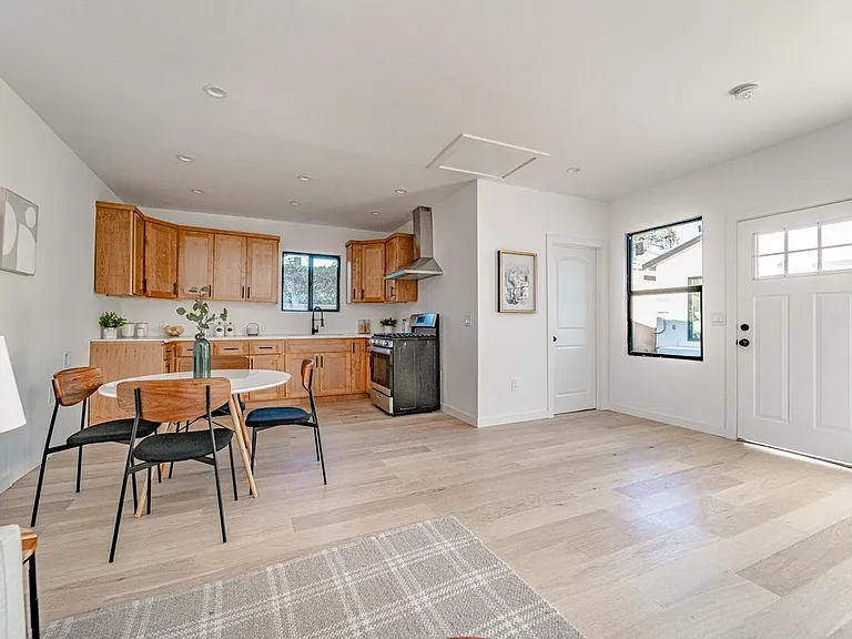 3015 1/2 Hillcrest Dr — Photo 9