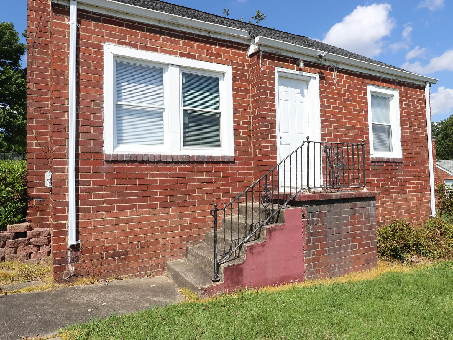 2 bed, 976 sqft, $1,200 — Photo 1