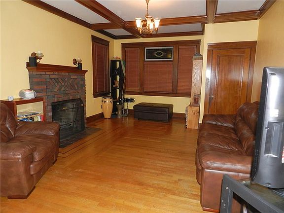 3rd image of 393 Montgomery Ave