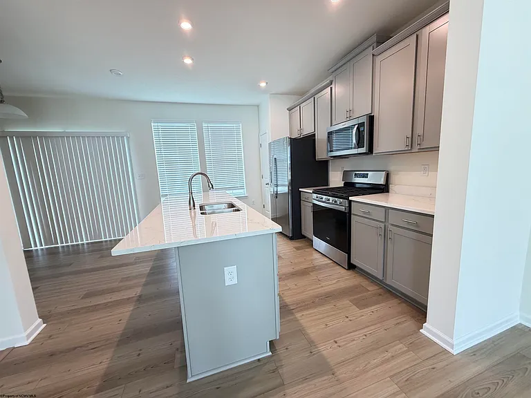 42 Dover Ct — Photo 8