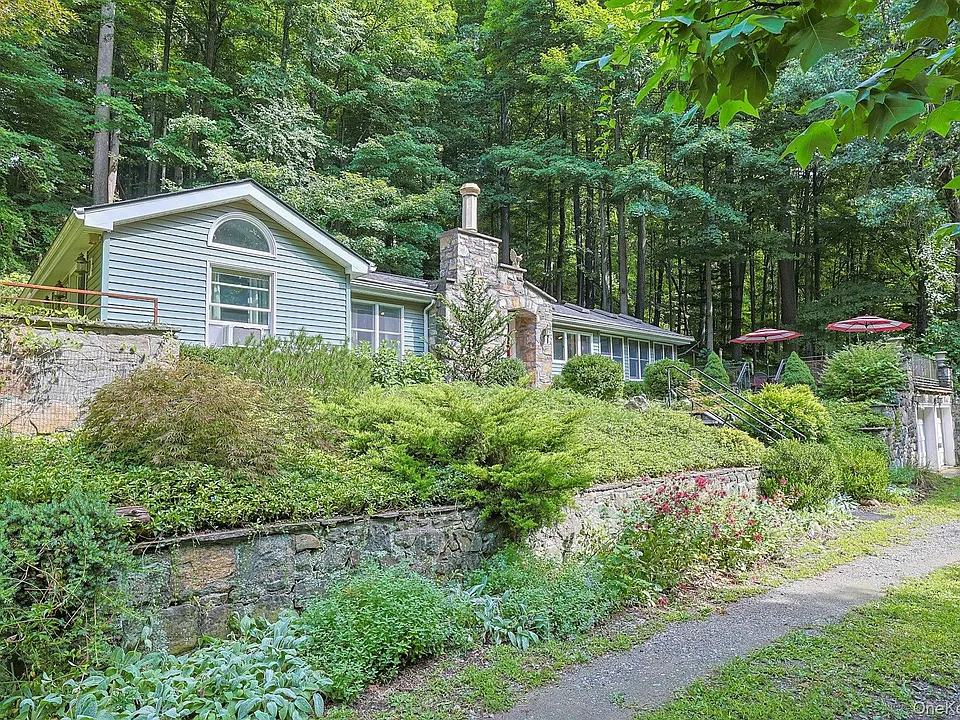 46 Gallows Hill Rd