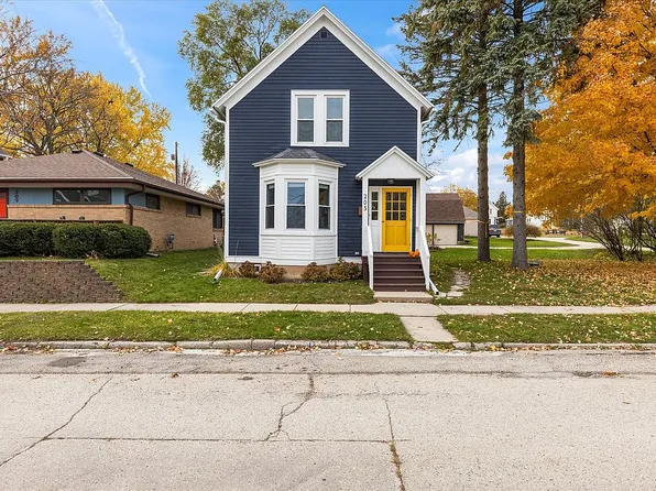 205 S Garfield Ave, Port Washington, WI 53074