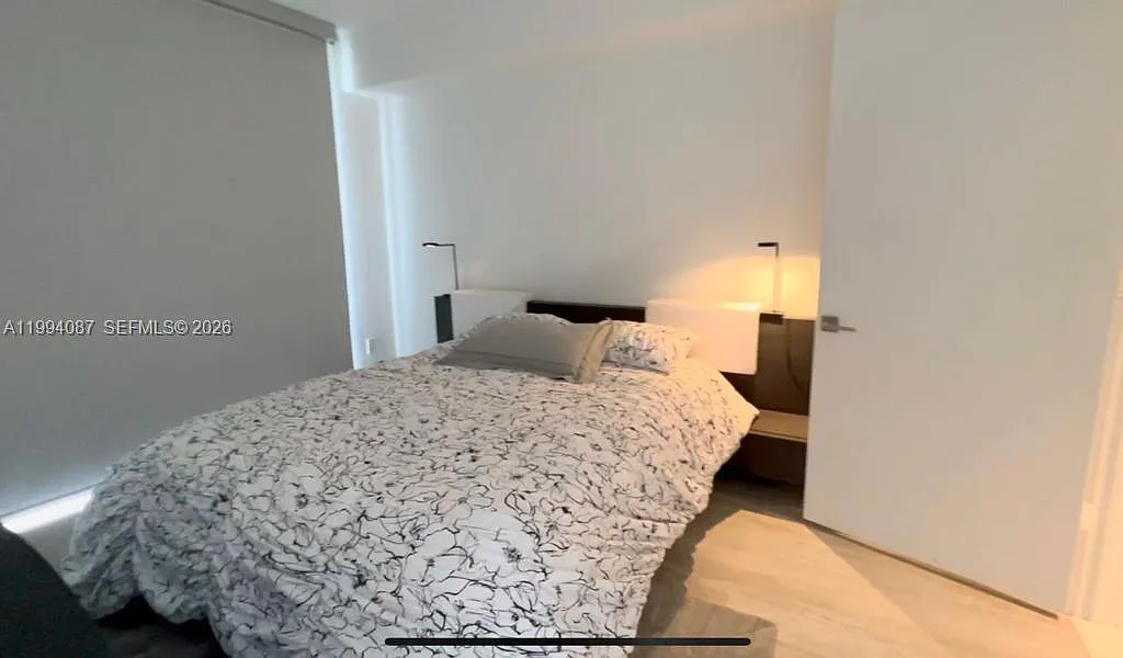 3 bed, 1081 sqft, $4,900 — Photo 4