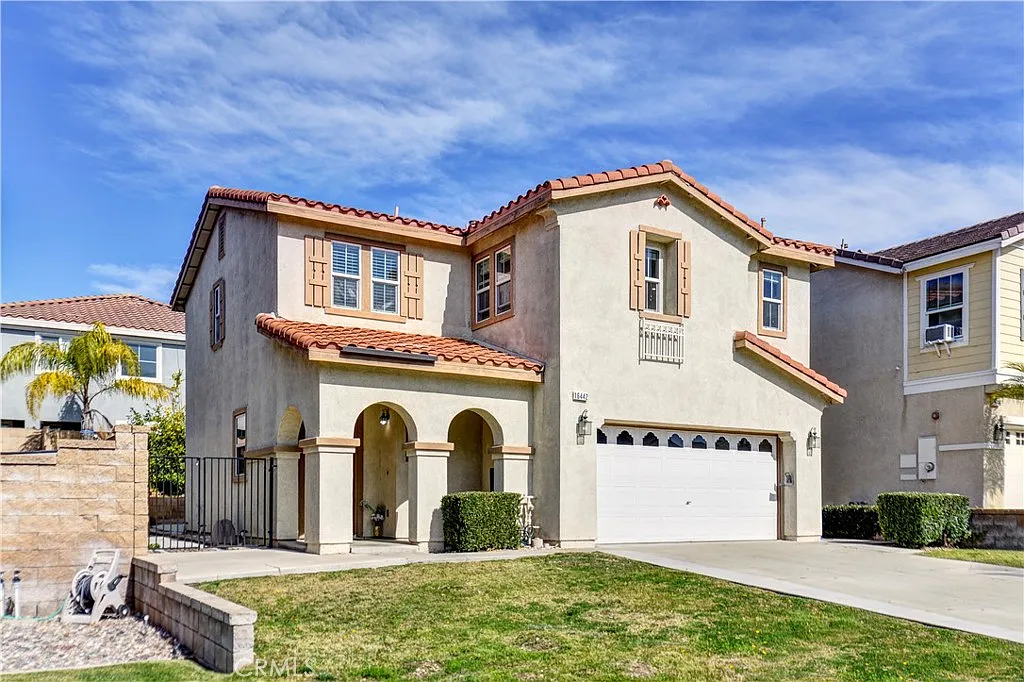 3 bed, 2.5 bath, 1567 sqft, $3,300 — Photo 1