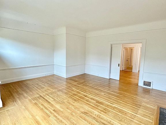 4th image of 2654 Union St