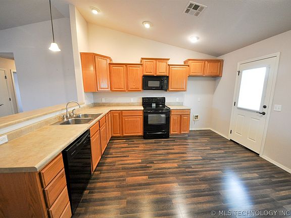 4th image of 8922 S 258th East Ave