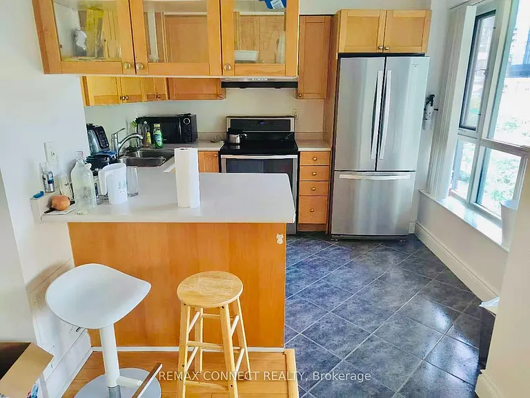 889 Bay St #304 — Photo 7