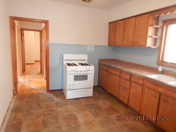2nd image of 6848 W Forest Preserve Ave