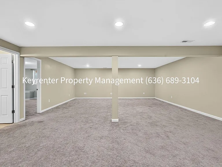 411 Angelique Pl — Photo 31
