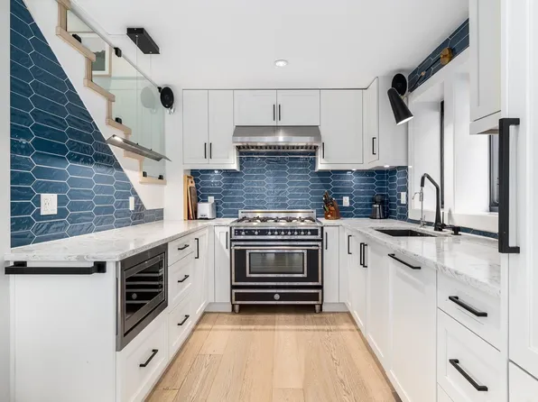 3918 Carolina St, Vancouver, BC V5V 4B6