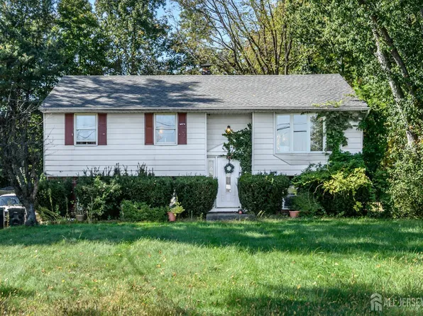 25 Applegate Ln, New Egypt, NJ 08533