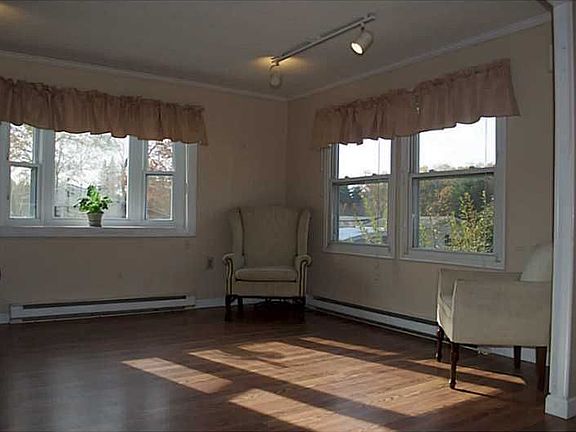 4th image of 18 Sherwood Valley Ln