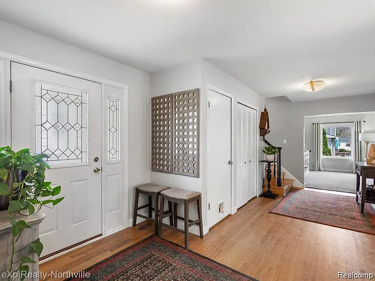 38205 Connaught Dr — Photo 7