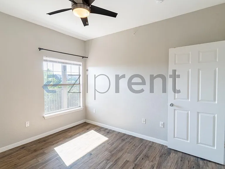 2320 Gracy Farms Ln #823 — Photo 25