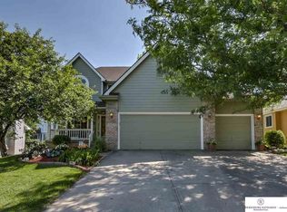 10275 Huntington Ave, Omaha, NE 68122