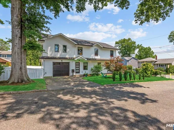 21 Briarcliffe Rd, Bergenfield, NJ 07621