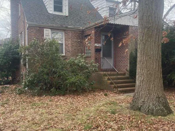122 W 5th Street, West Islip, NY 11795