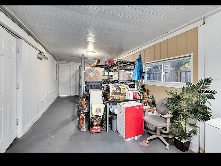 Pinegrove Ave — Photo 13