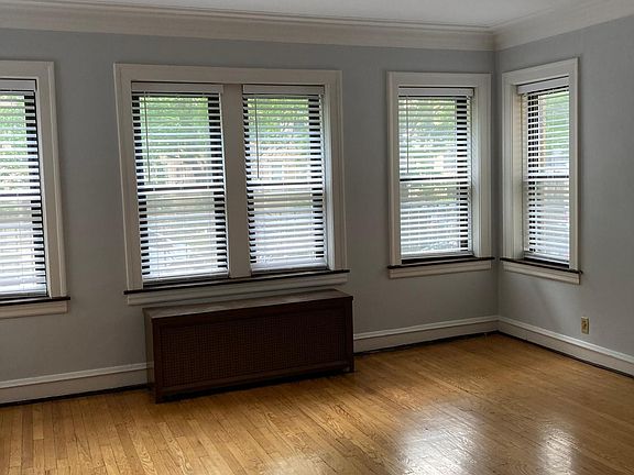 4th image of 5535 N Artesian Ave