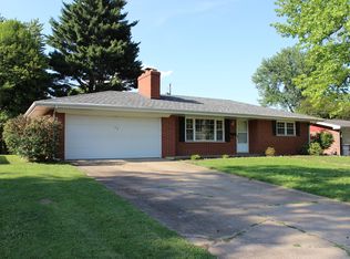 11 Stratford Way, Belleville, IL 62226