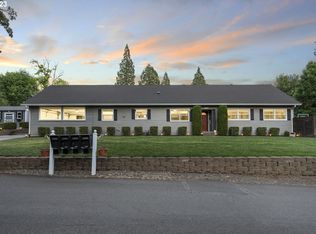 1560 Shadow Wood Dr, West Linn, OR 97068