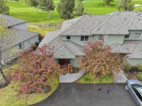 999 Golden Pheasant Dr, Redmond, OR 97756