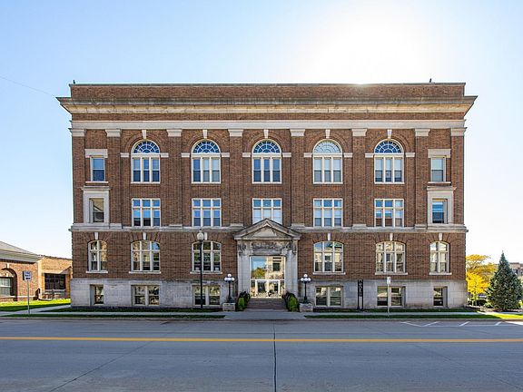 2nd image of 105 Washington Ave #102