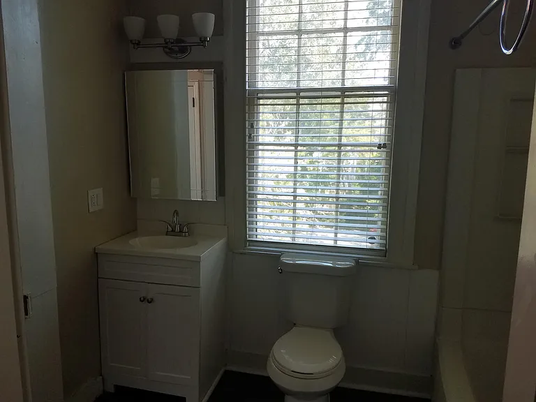 220 Calhoun St #E — Photo 5