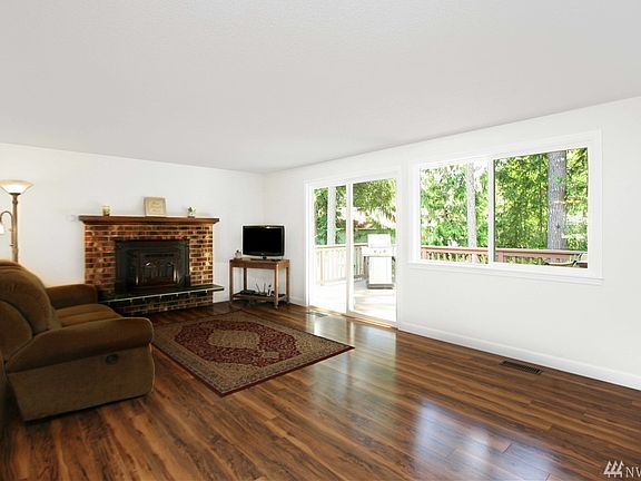 3rd image of 13877 Chinook Cir NW