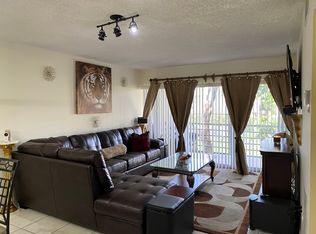 500 Davis Rd APT 30, Palm Springs, FL 33461