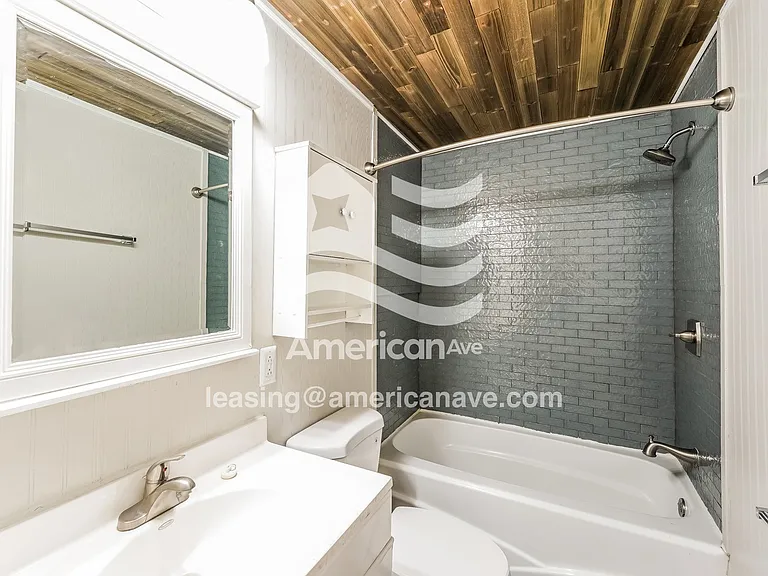 302690_010_main_bathroom_11.jpg