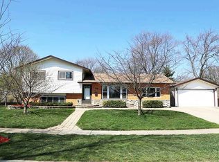 246 Fleetwood Ln, Elk Grove Village, IL 60007