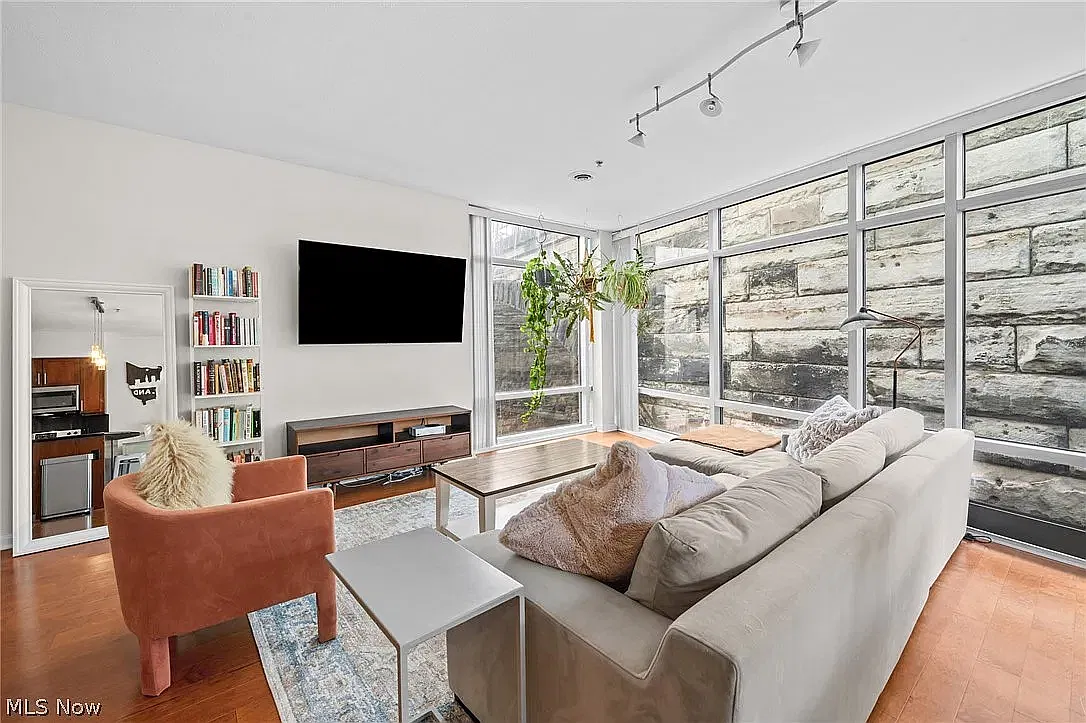 1237 Washington Ave — Photo 4