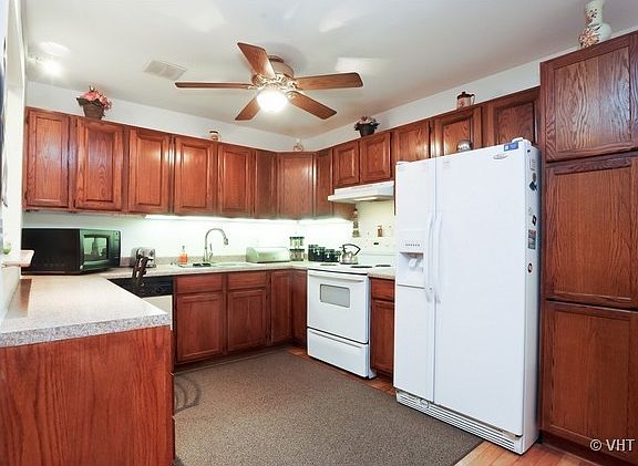 3rd image of 735 Grove Dr APT 215
